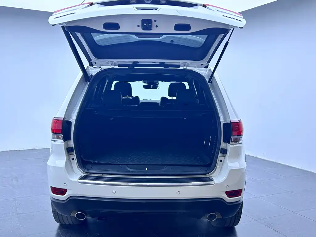 Jeep Grand Cherokee 2023 — фото 20