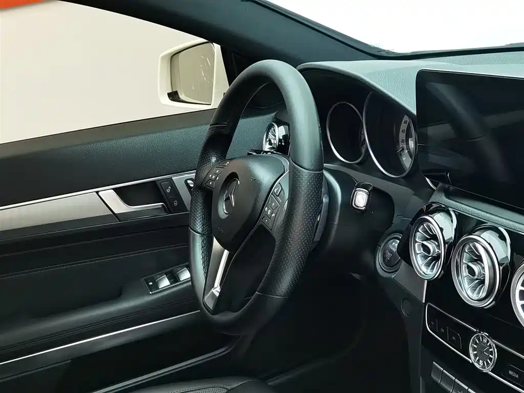Mercedes-Benz E-Class 2014 — фото 22