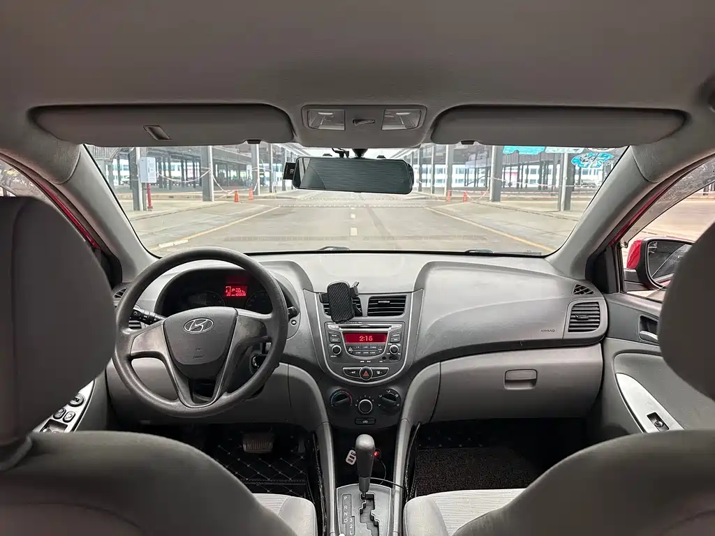 Hyundai Verna 2014 — фото 10