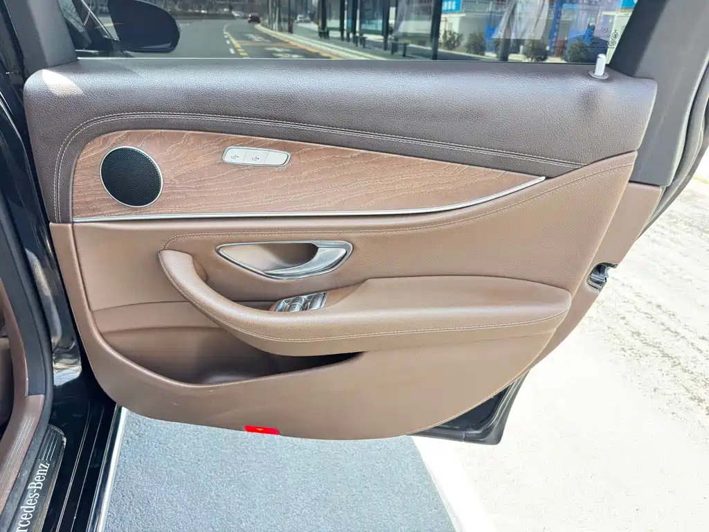 Mercedes-Benz E-Class 2019 — фото 16