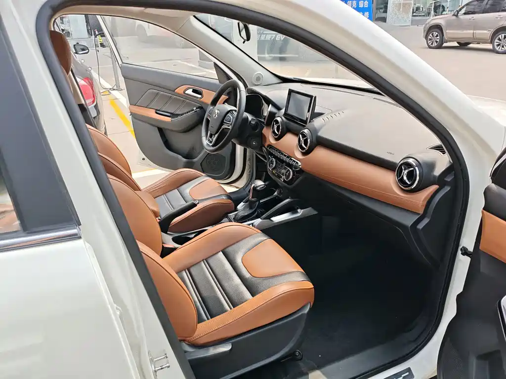 BAIC Shenbao X35 2018 — фото 10