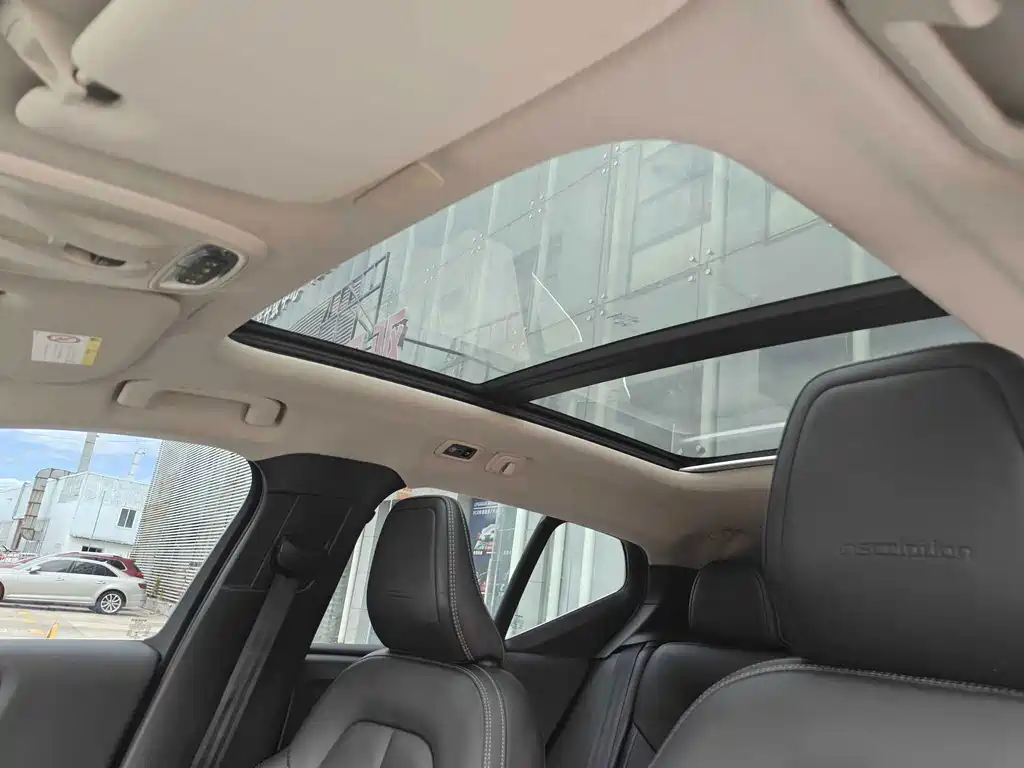 Volvo XC40 2019 — фото 11