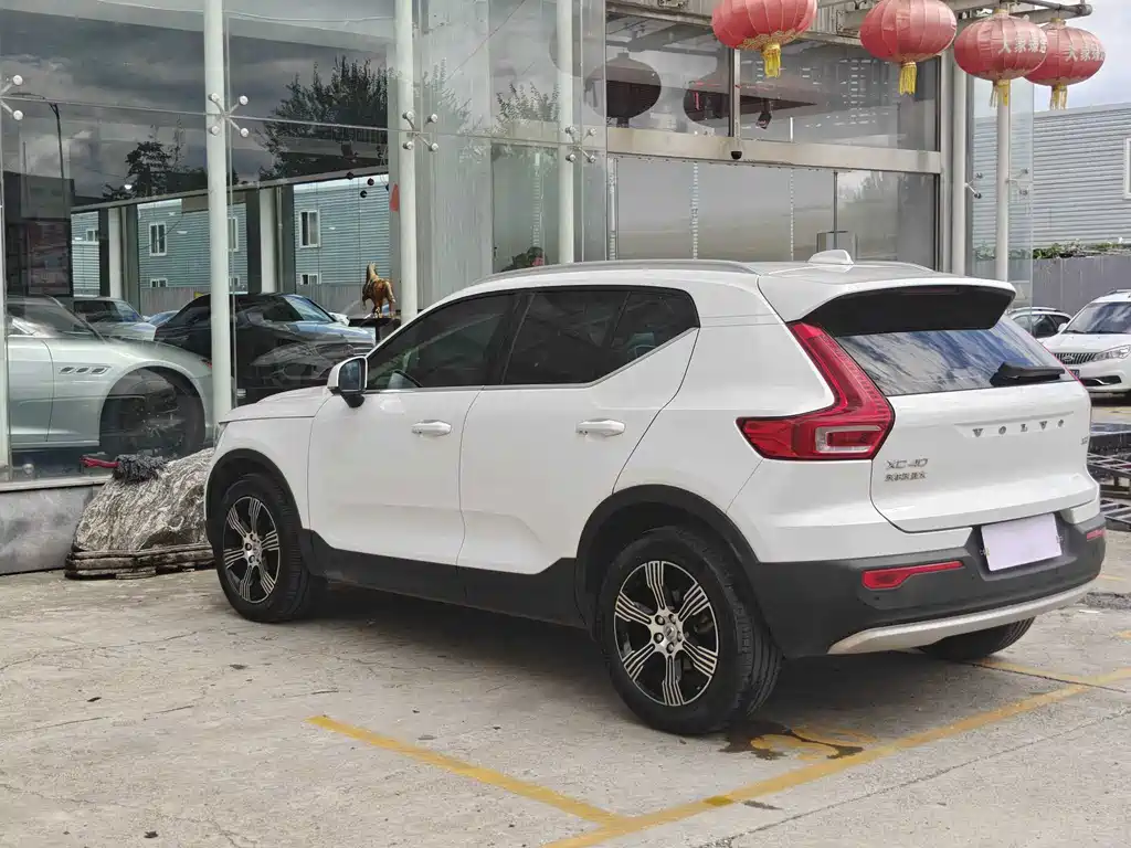 Volvo XC40 2019 — фото 12