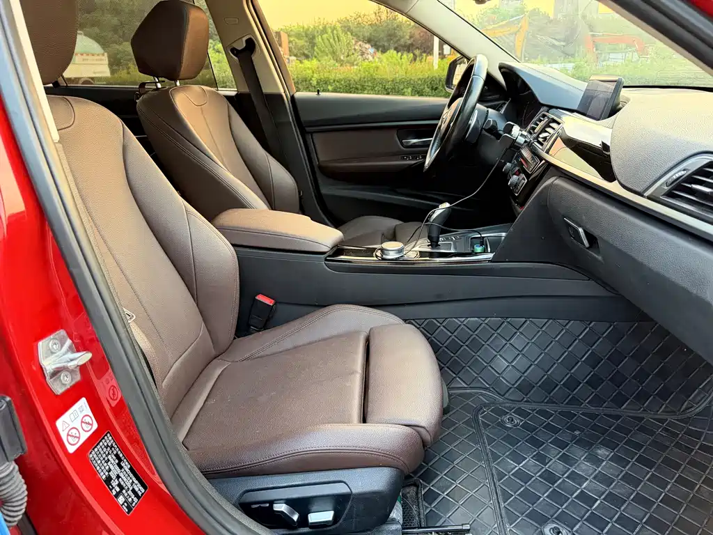BMW 3 Series 2019 — фото 11