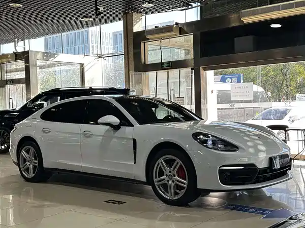 Porsche Panamera 2022