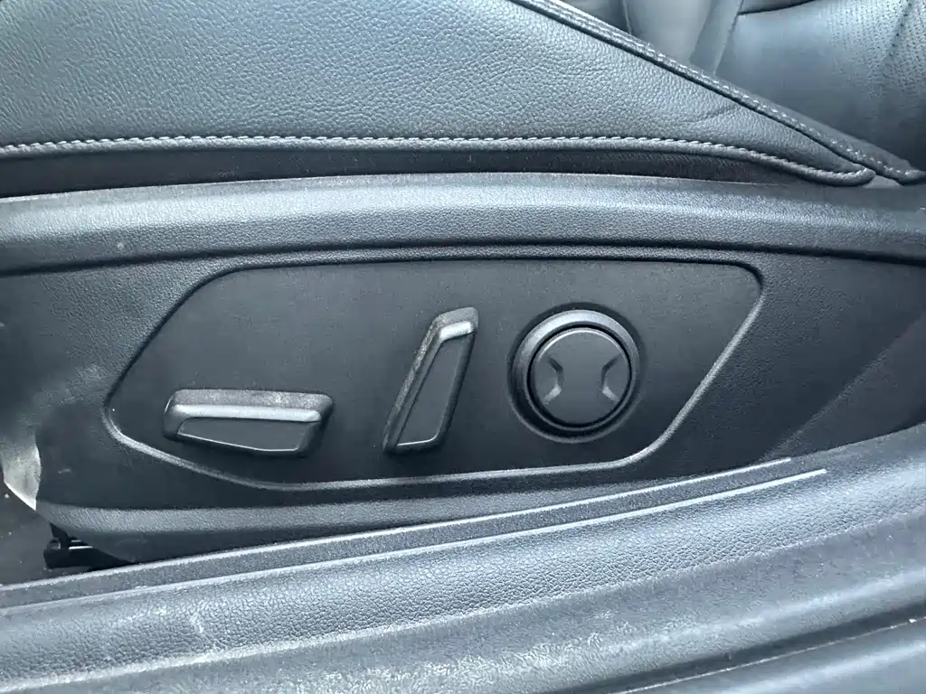 Hyundai Elantra 2023 — фото 12