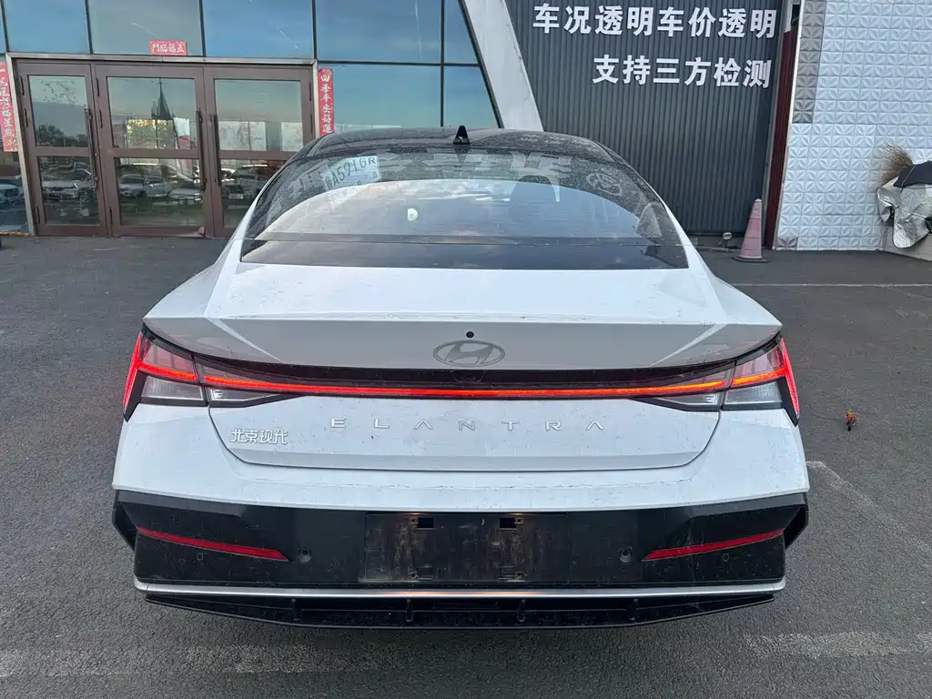 Hyundai Elantra 2023 — фото 27