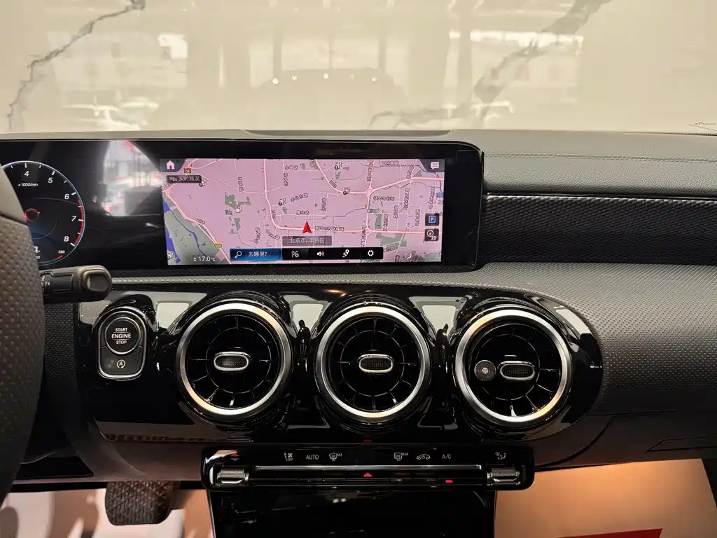 Mercedes-Benz A-Class 2019 — фото 12