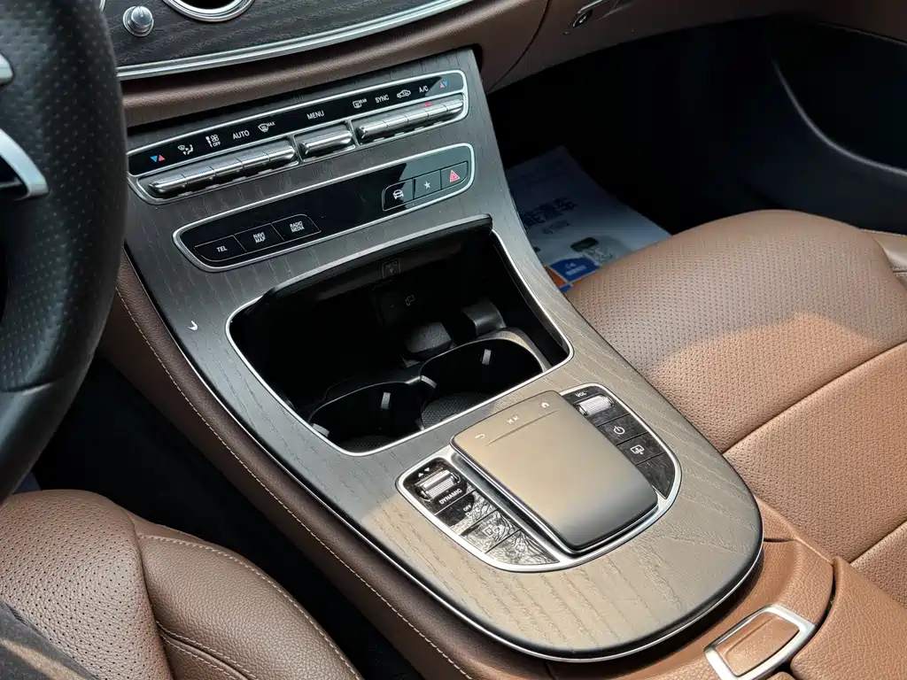 Mercedes-Benz E-Class 2021 — фото 15