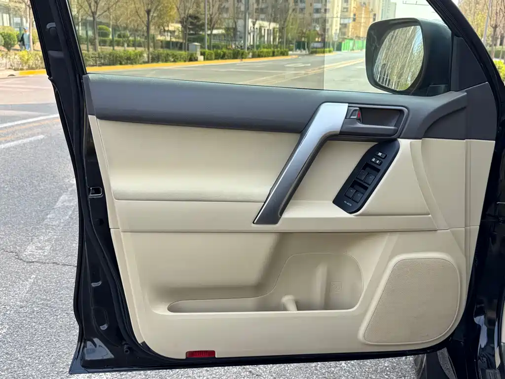 Toyota Prado 2015 — фото 13