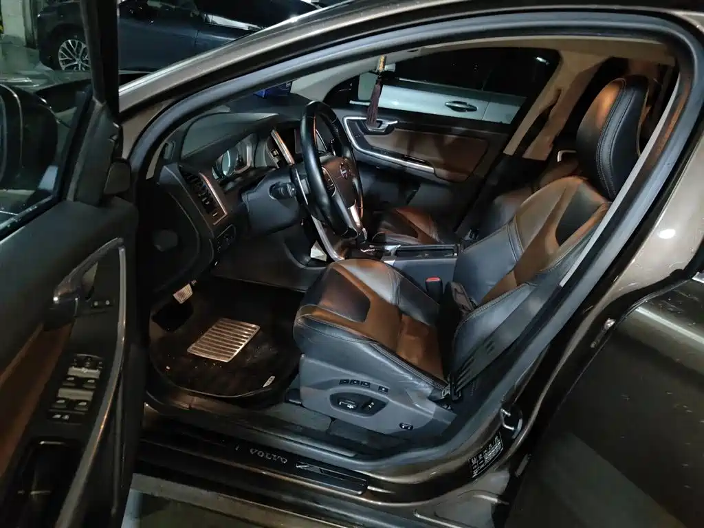 Volvo XC60 2014 — фото 14