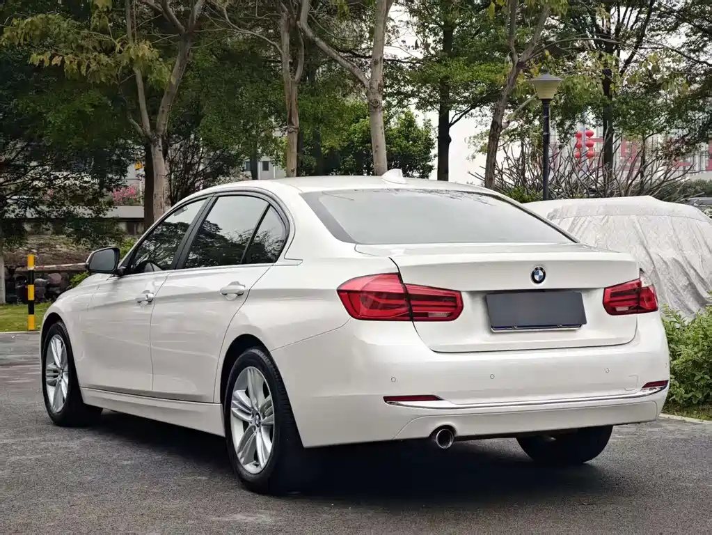 BMW 3 Series 2017 — фото 18