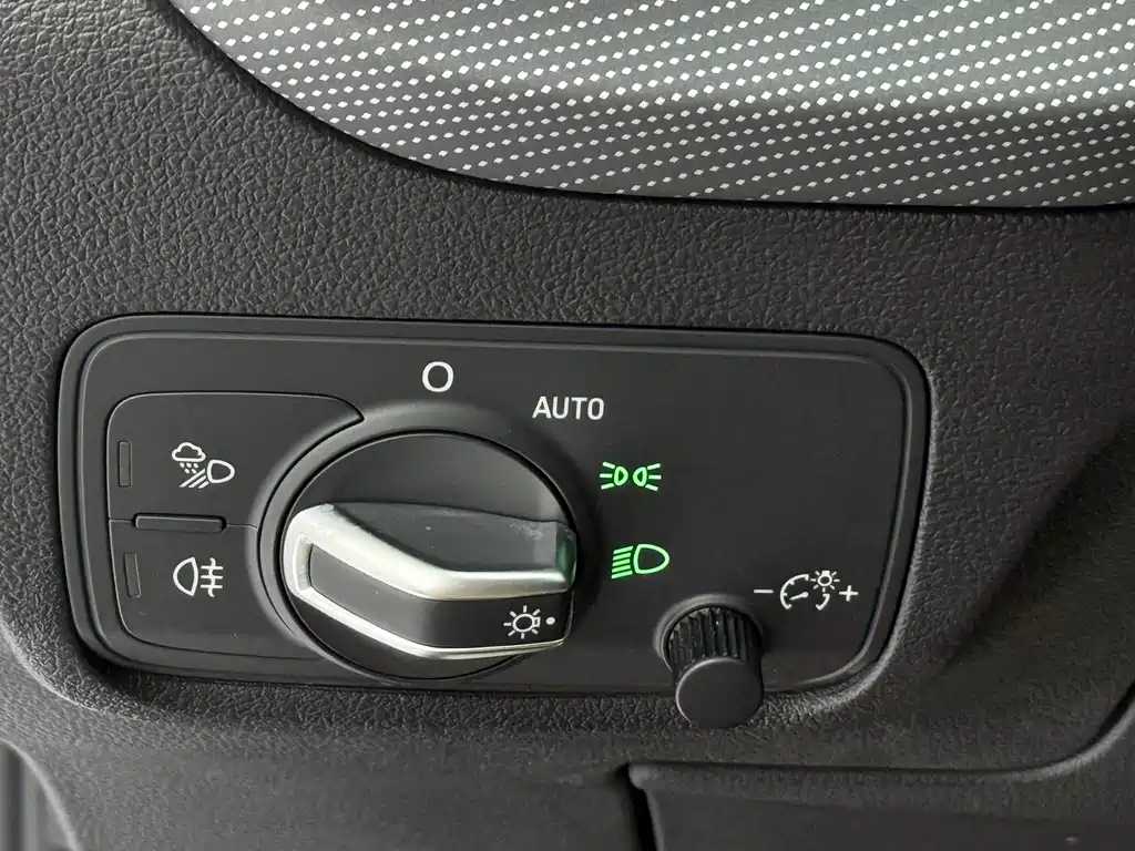 Audi Q2L 2023 — фото 19