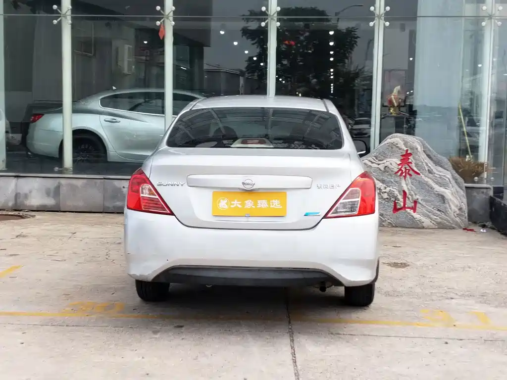 Nissan Sunny 2015 — фото 12