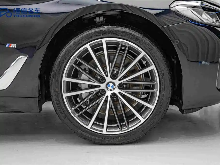 BMW 5 Series 2022 — фото 11