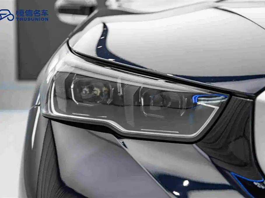 BMW 5 Series 2025 — фото 10