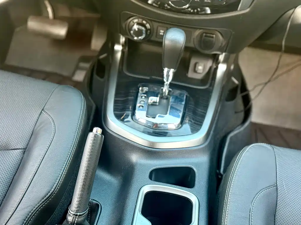 Nissan Terra 2018 — фото 19