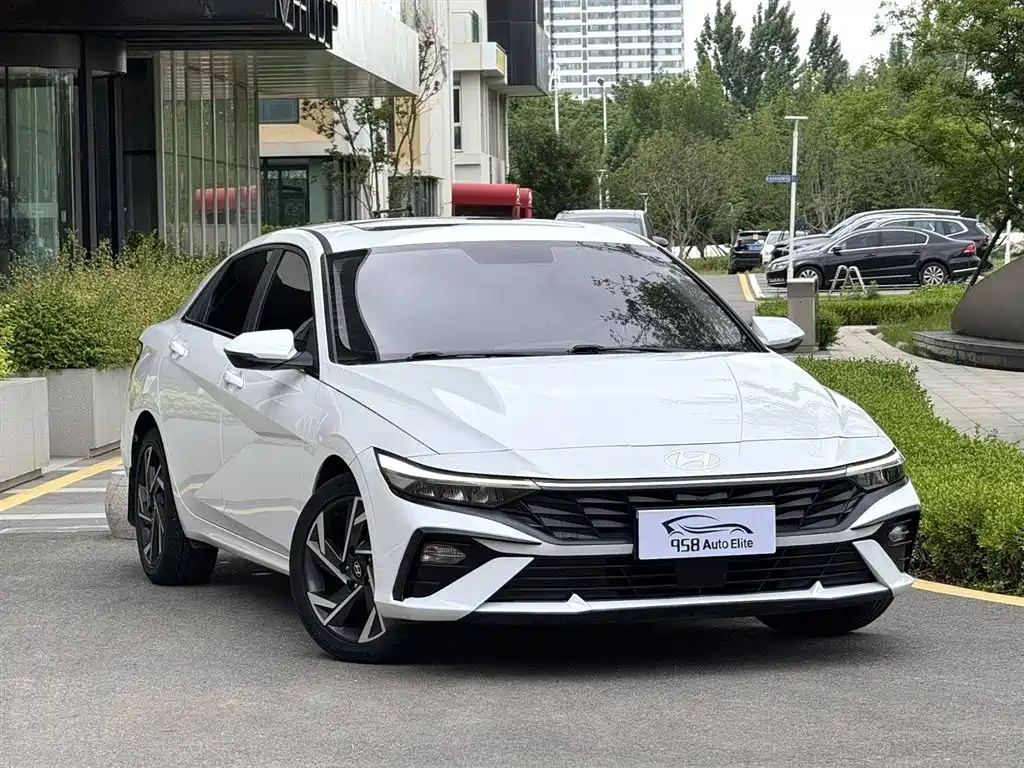 Hyundai Elantra 2023 — фото 3