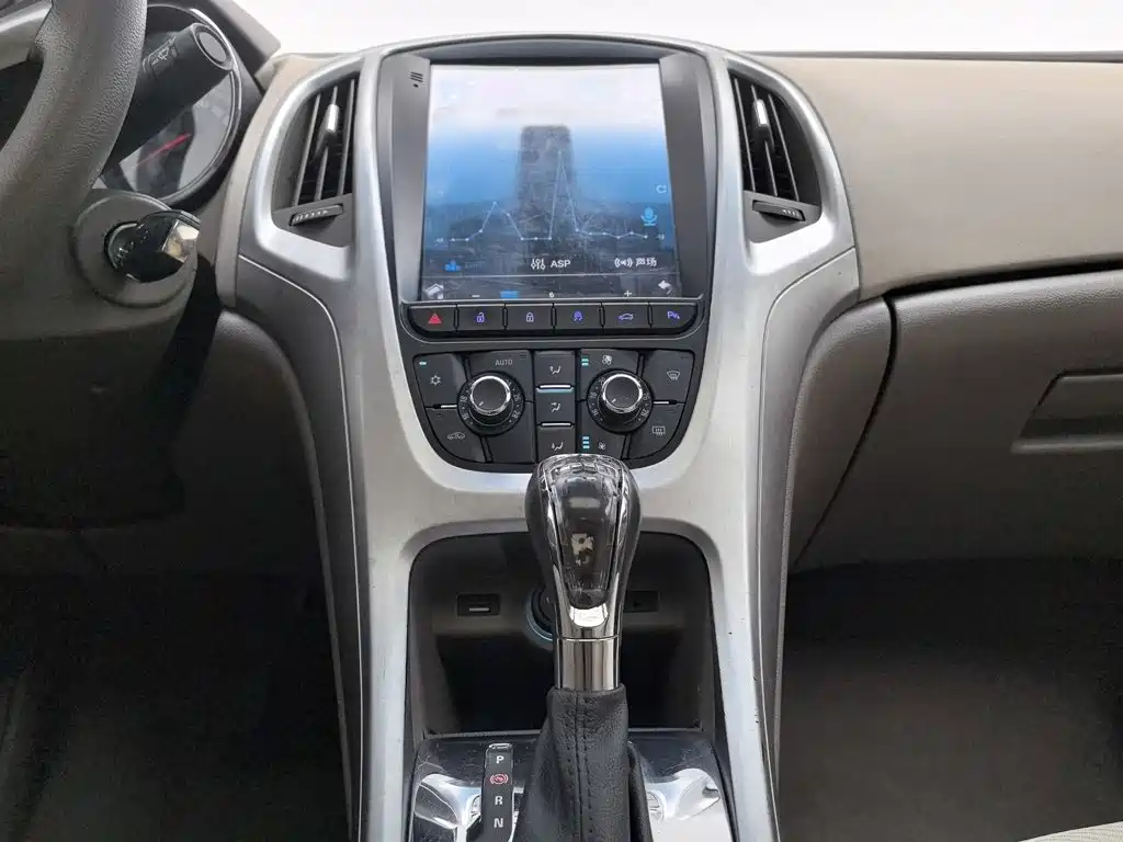 Buick Excelle GT 2014 — фото 12