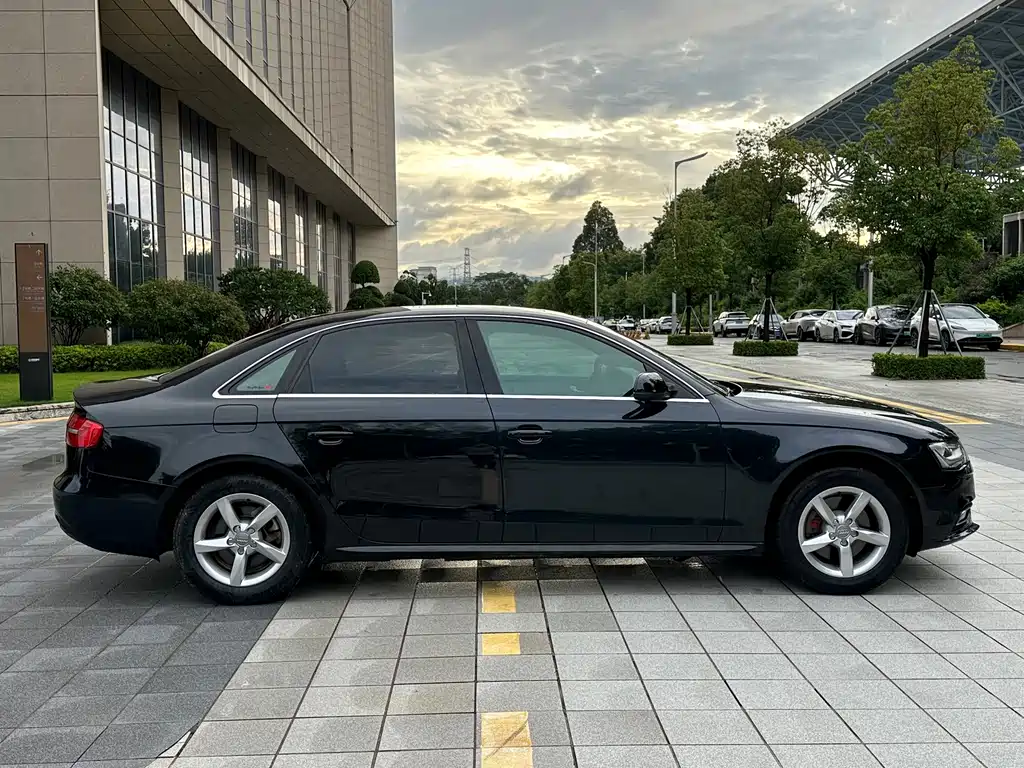 Audi A4L 2012
