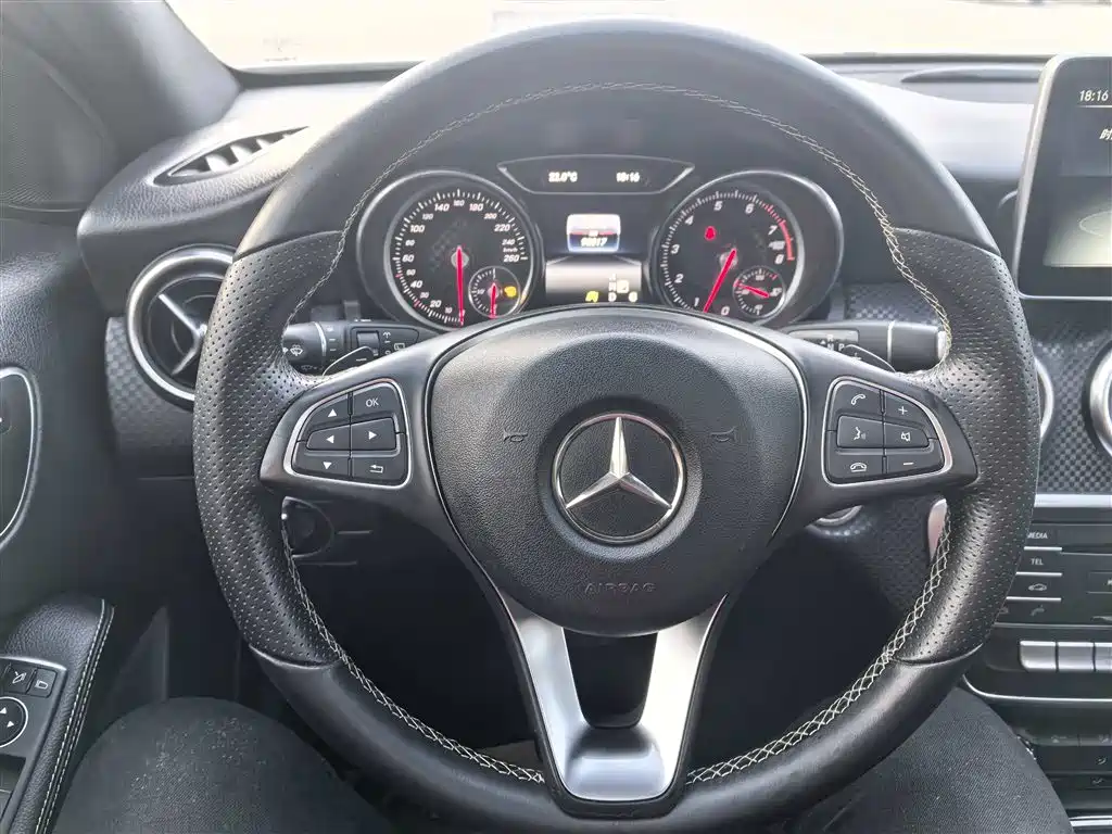 Mercedes-Benz A-Class 2016 — фото 19