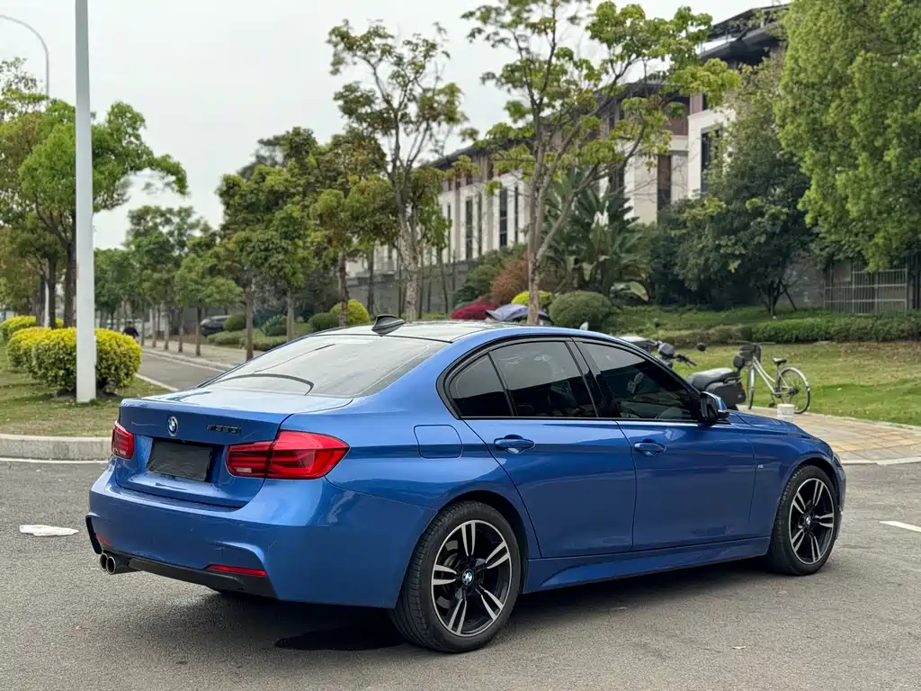 BMW 3 Series 2018 — фото 15