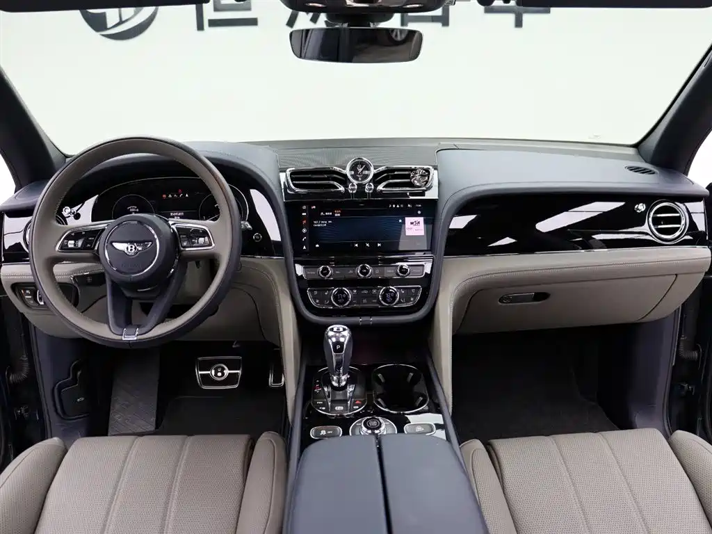 Bentley Bentayga 2022 — фото 16