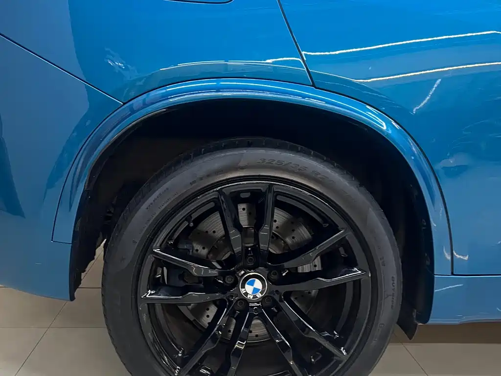 BMW X5 M 2017 — фото 9