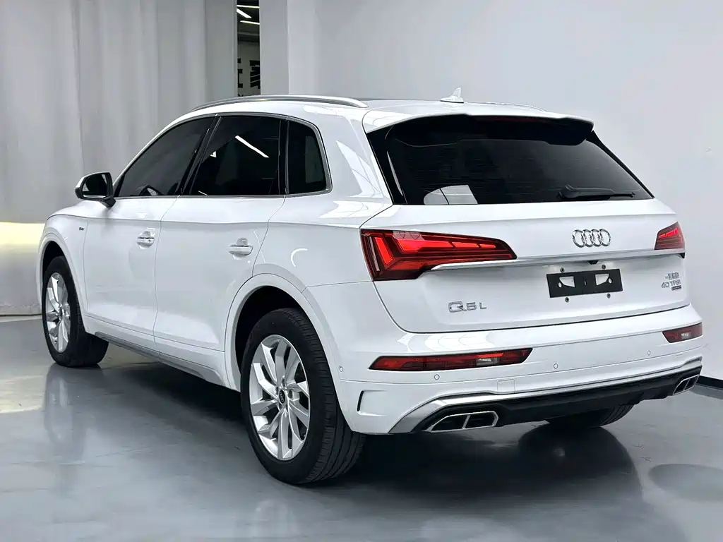 Audi Q5L 2023 — фото 11