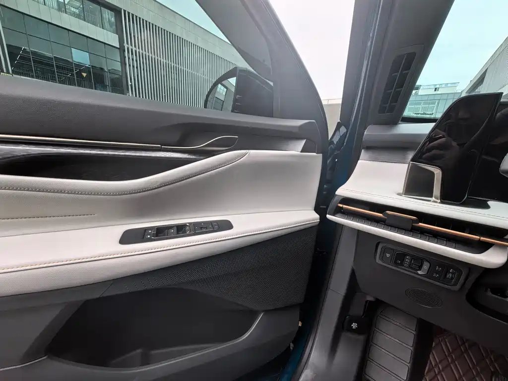 Ford Edge 2023 — фото 10