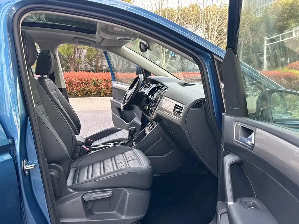 Volkswagen Touran 2016 — фото 10
