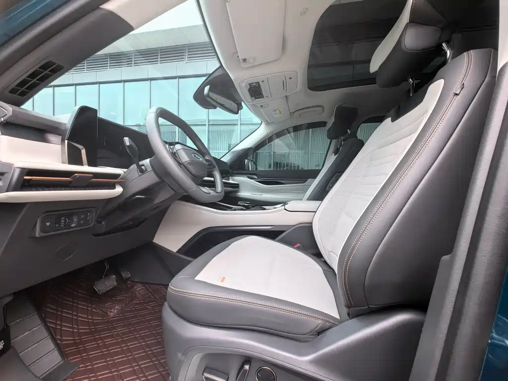 Ford Edge 2023 — фото 11