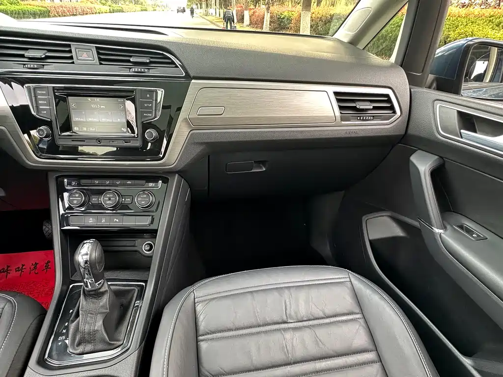 Volkswagen Touran 2016 — фото 13