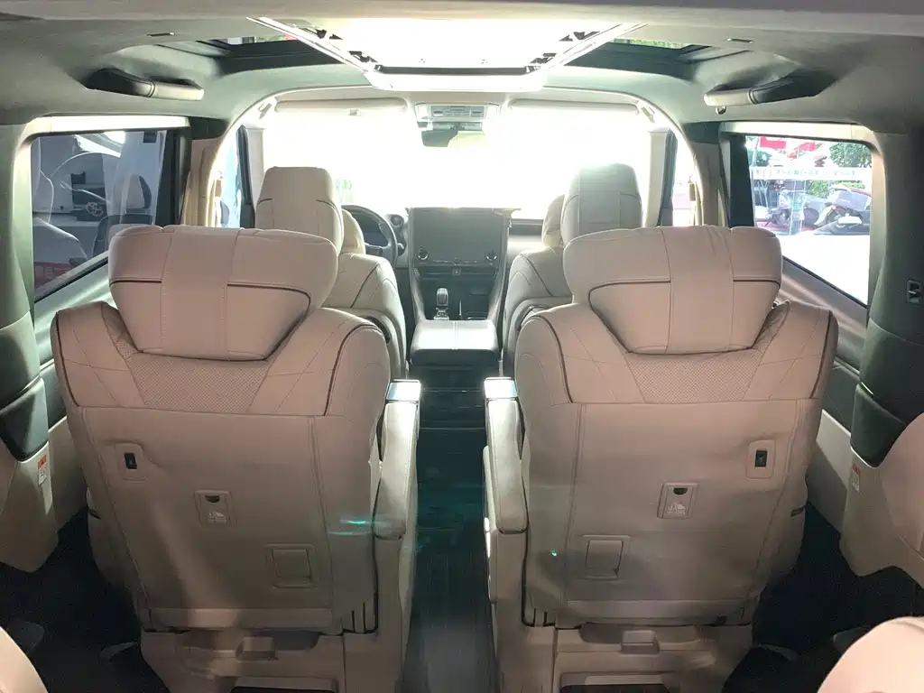 Toyota Alphard 2024 — фото 13