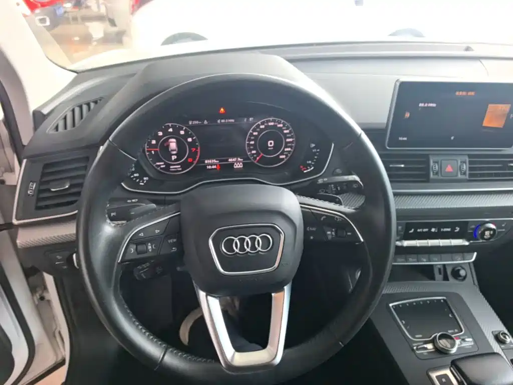 Audi Q5L 2021 — фото 11
