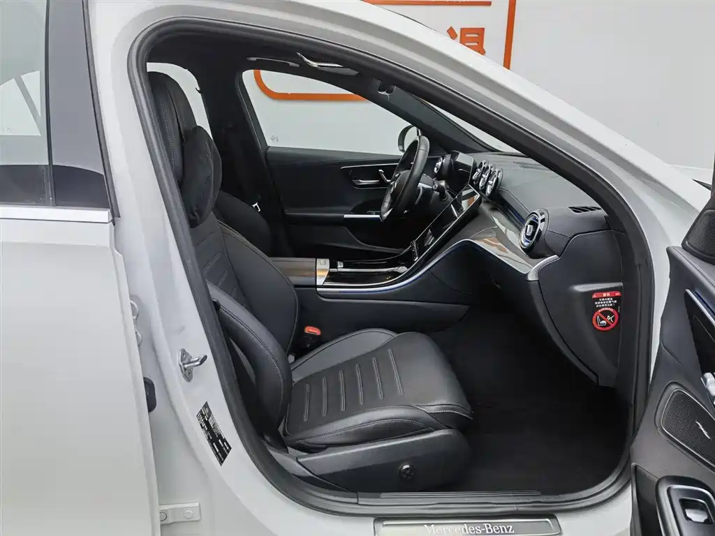 Mercedes-Benz C-Class 2023 — фото 23