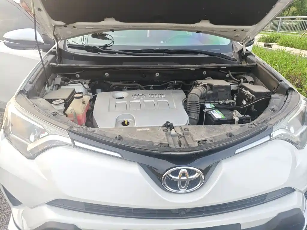 Toyota RAV4 2017 — фото 11