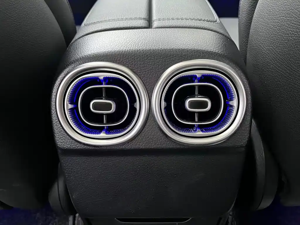 Mercedes-Benz C-Class 2023 — фото 13