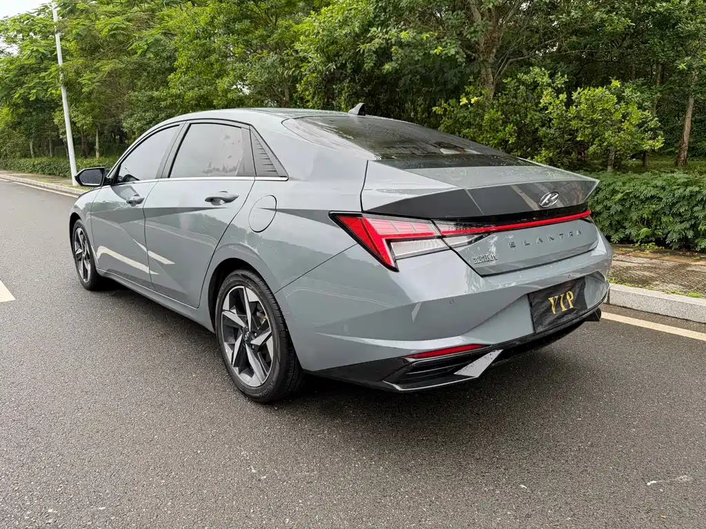 Hyundai Elantra 2022 — фото 15