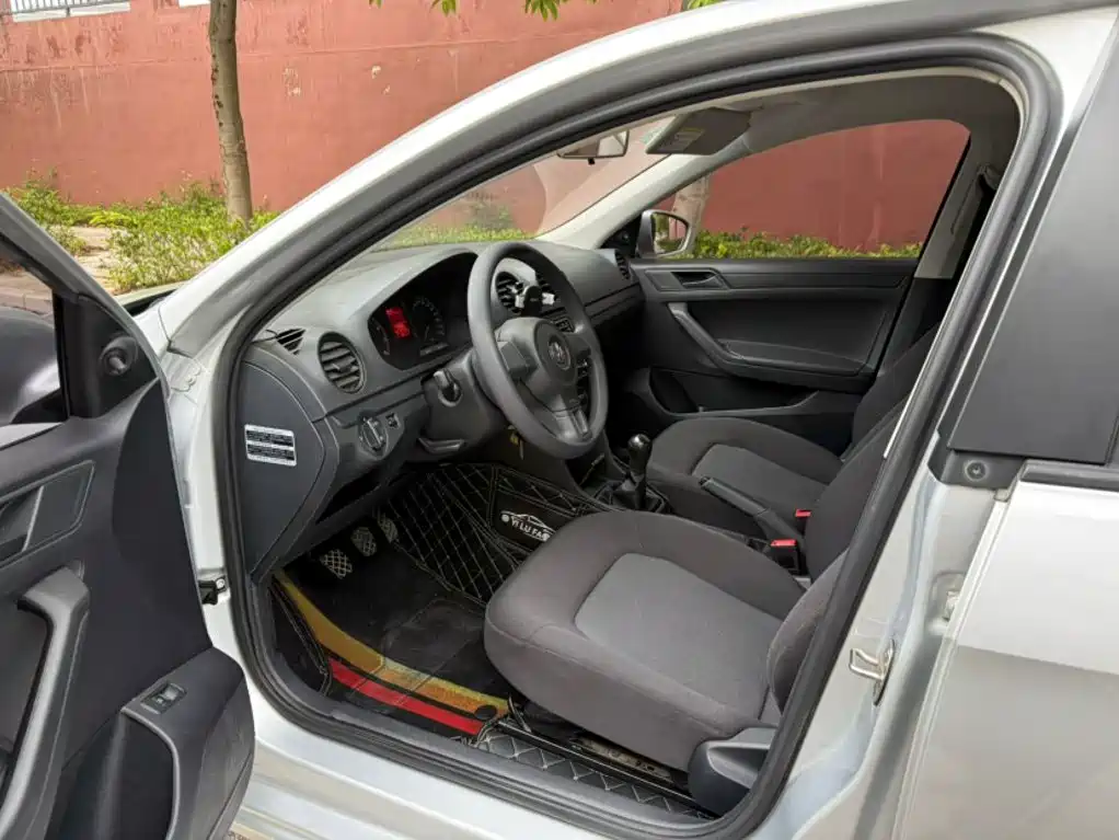 Volkswagen Jetta 2015 — фото 13