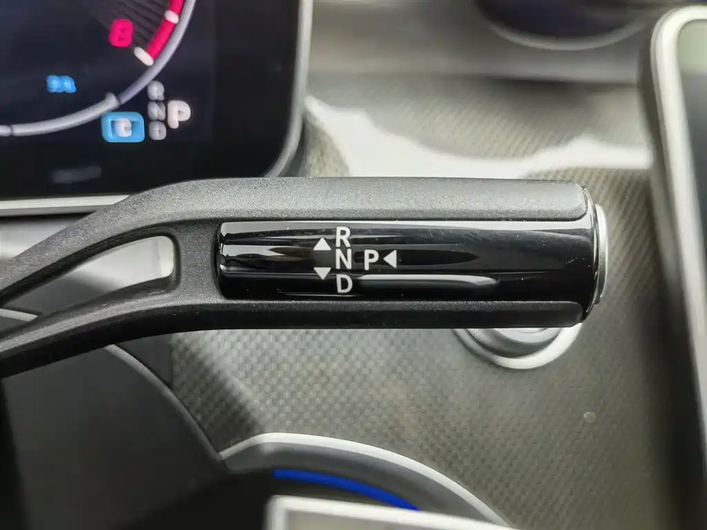 Mercedes-Benz C-Class 2023 — фото 13