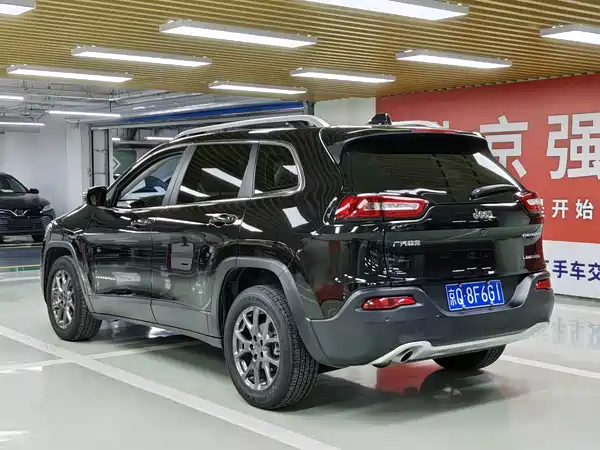 Jeep Cherokee 2021