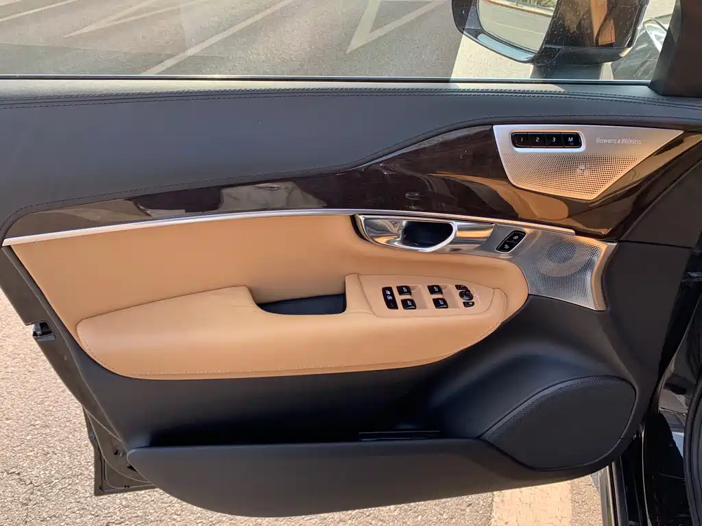 Volvo XC90 2015 — фото 11