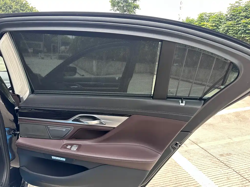 BMW 7 Series 2018 — фото 14