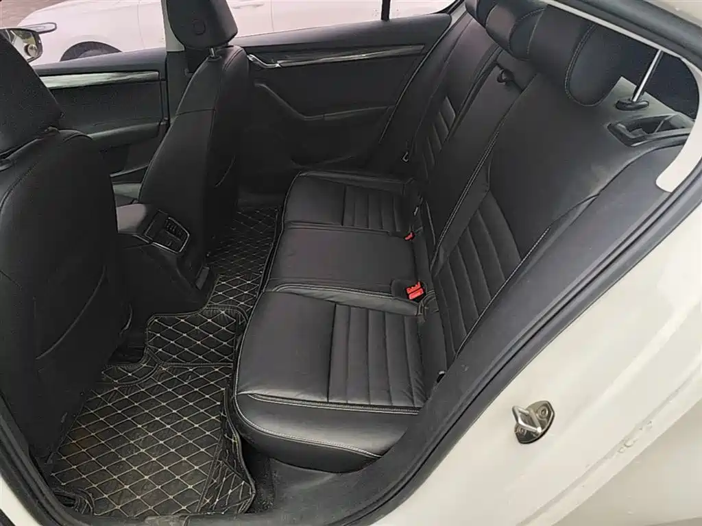 Skoda Octavia 2017 — фото 17