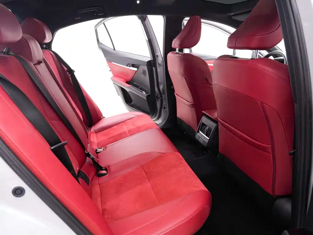 Toyota Camry 2024 — фото 17