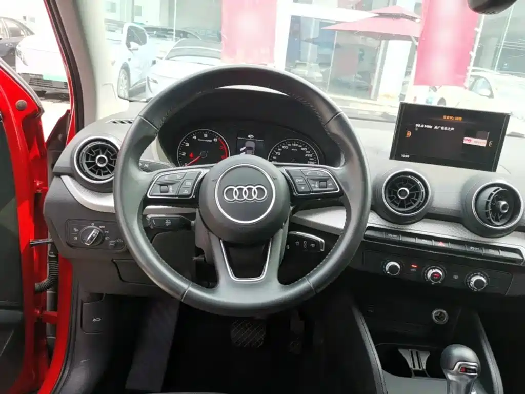 Audi Q2L 2021 — фото 15