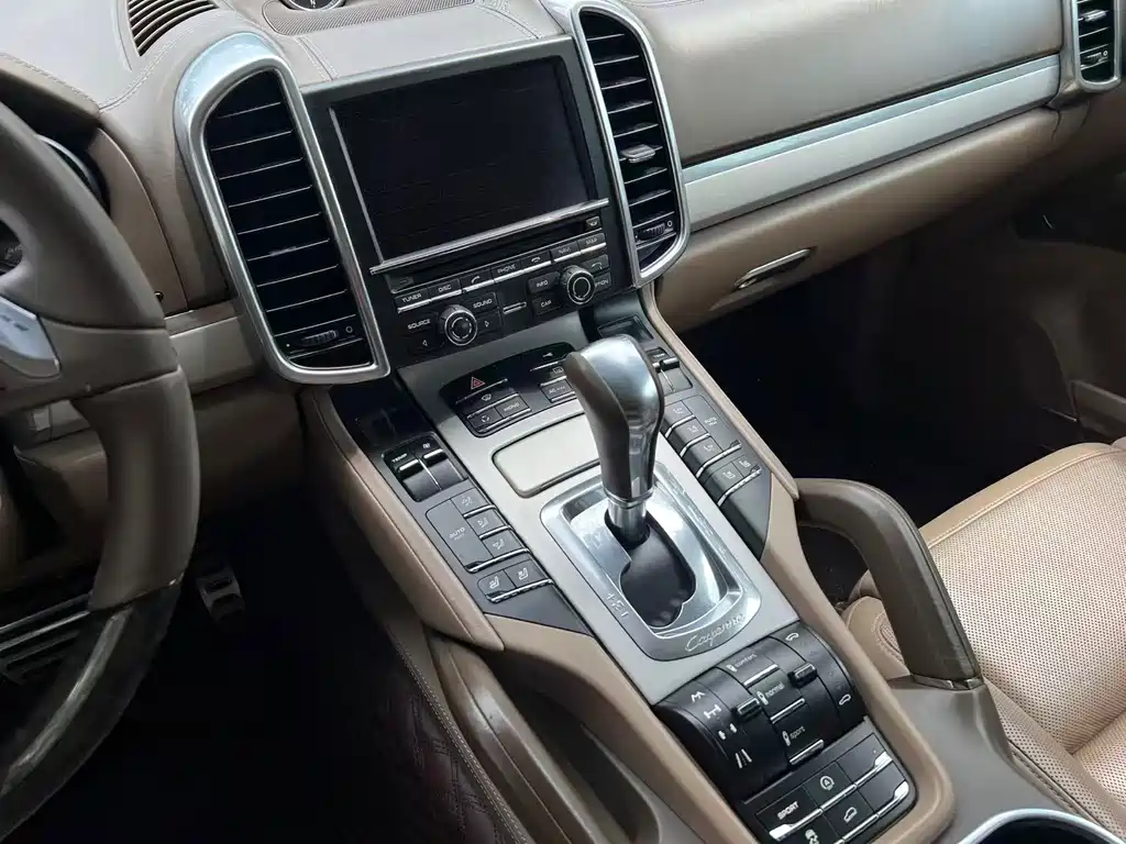 Porsche Cayenne 2011 — фото 21
