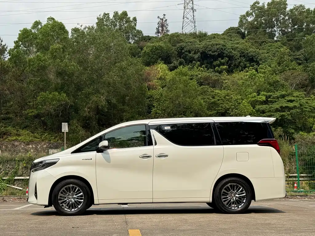 Toyota Alphard 2023 — фото 11