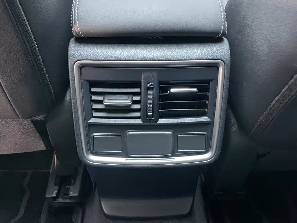 Subaru Forester 2023 — фото 13